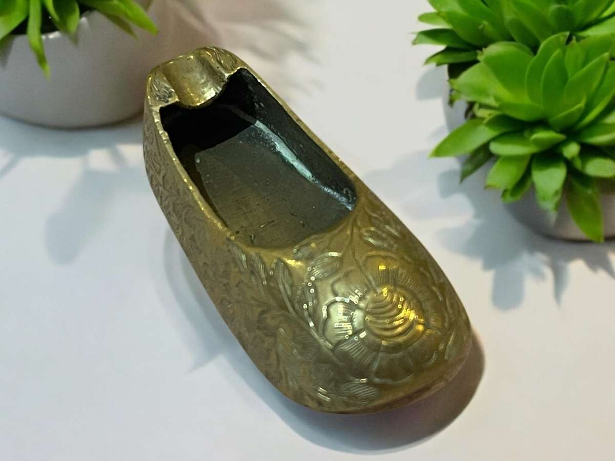 Ornament shoe brass