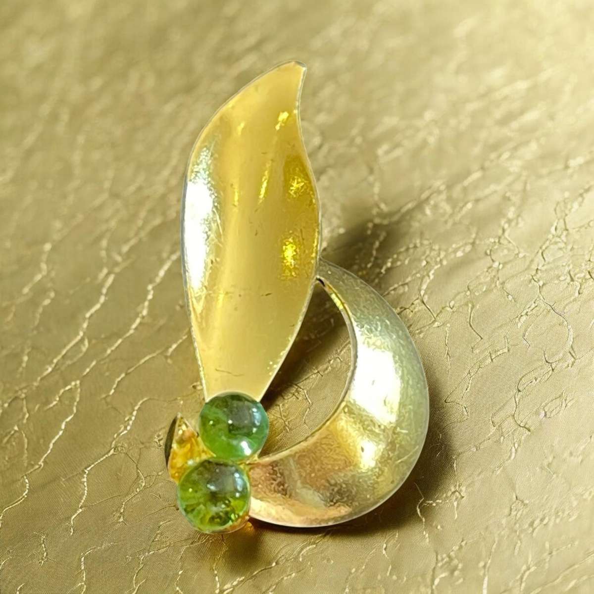 Brooch gold tone (NR9)