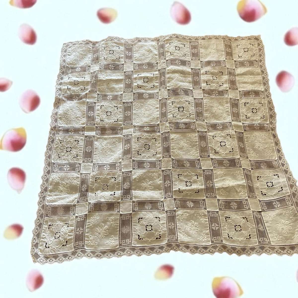 Table centre piece/overlay(NR61)