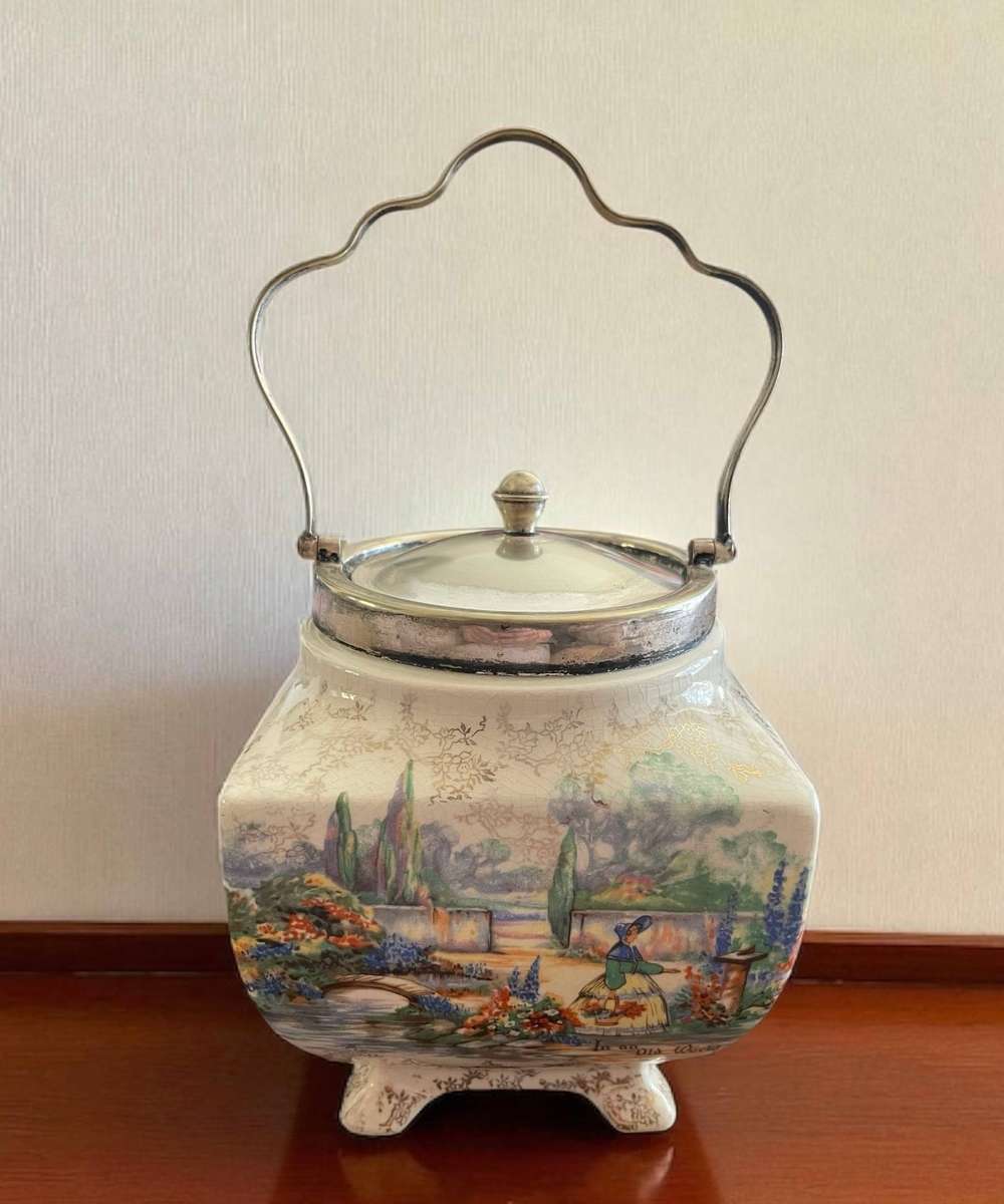 Biscuit barrel Lancaster Sandlandware
