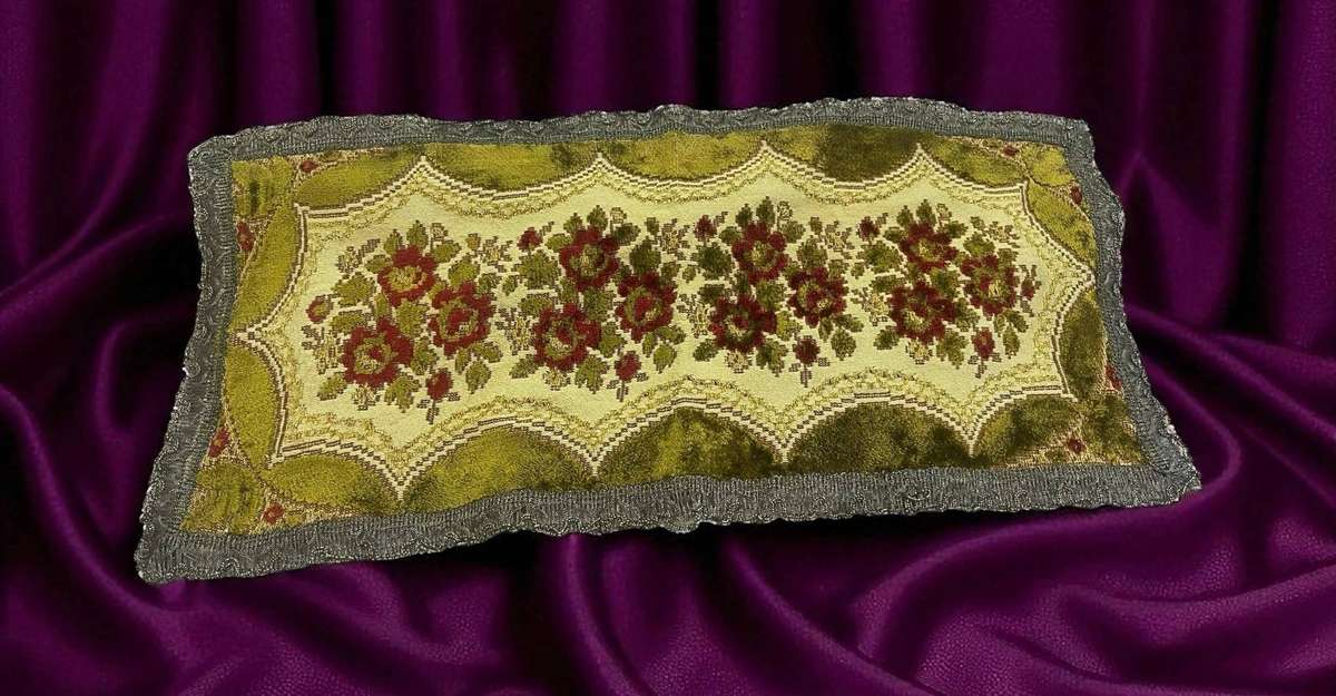 Doilie brocade velveteen
