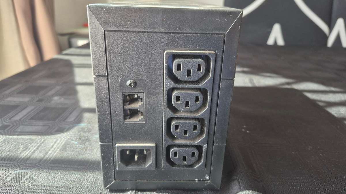 Eaton 850VA/480W UPS