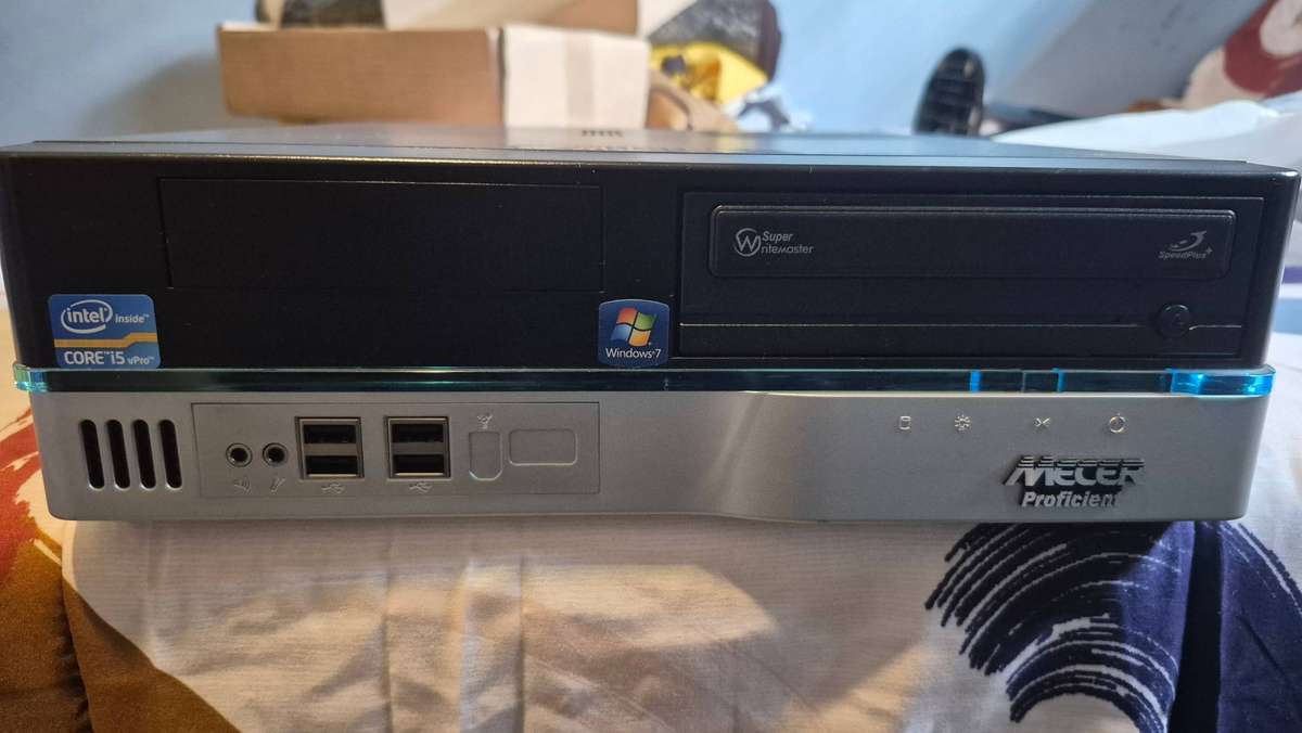 Mecer X109 and 19 inch Samsung monitor - 2 on auction