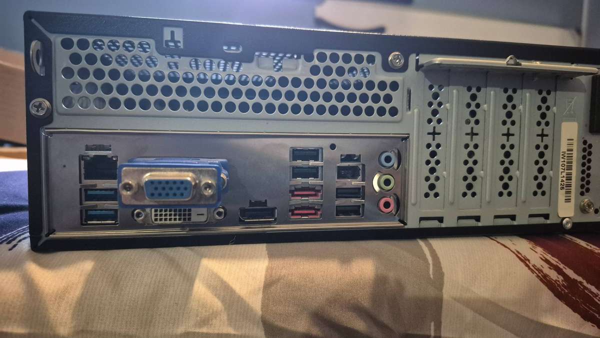 Mecer X109 and 19 inch Samsung monitor - 2 on auction