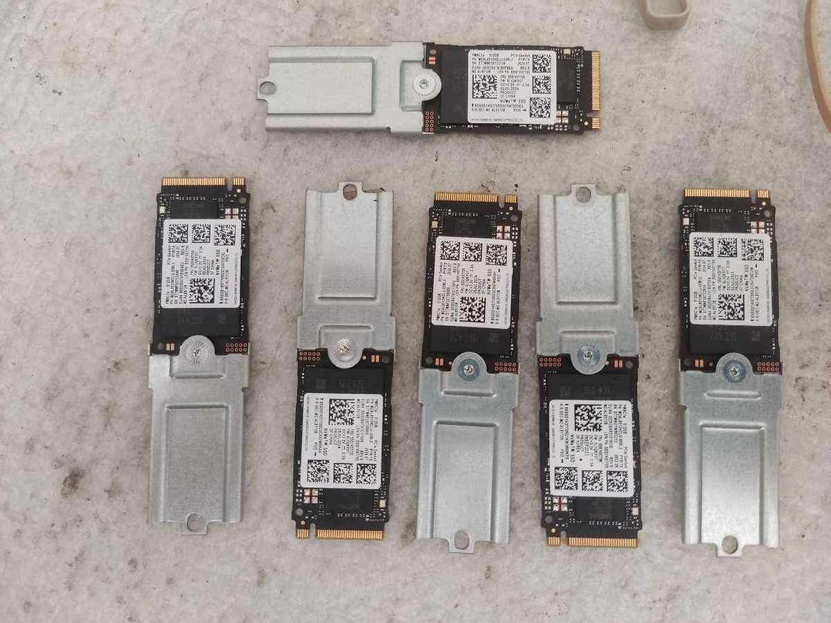 Samsung Gen4x4 512GB NVME [Like New]