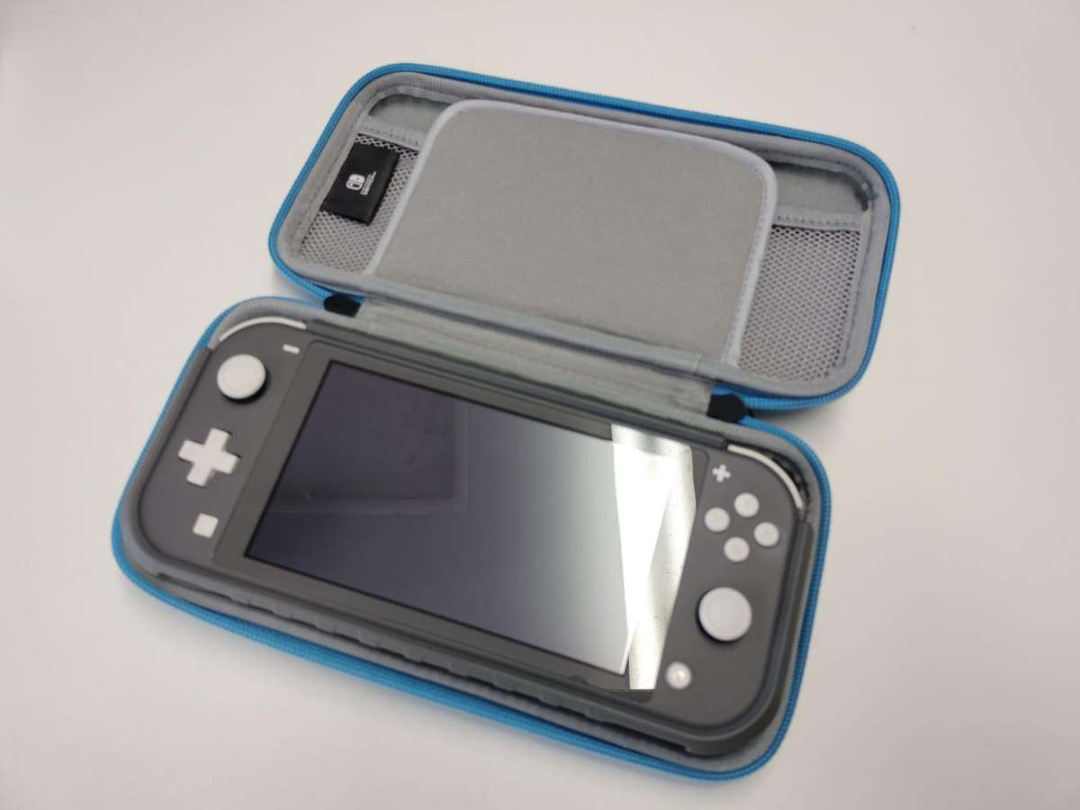 Switch Lite & Games & Accessories / 3x Games / Protective Cover / Carry Pouch / Screen Protector