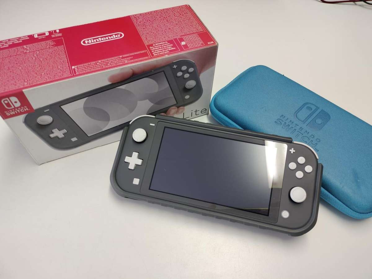 Switch Lite & Games & Accessories / 3x Games / Protective Cover / Carry Pouch / Screen Protector
