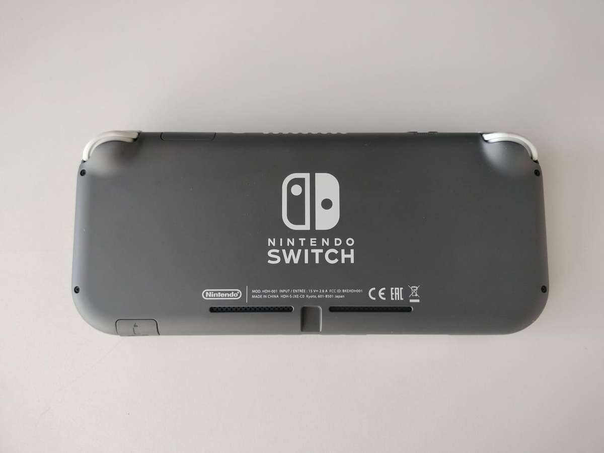 Switch Lite & Games & Accessories / 3x Games / Protective Cover / Carry Pouch / Screen Protector