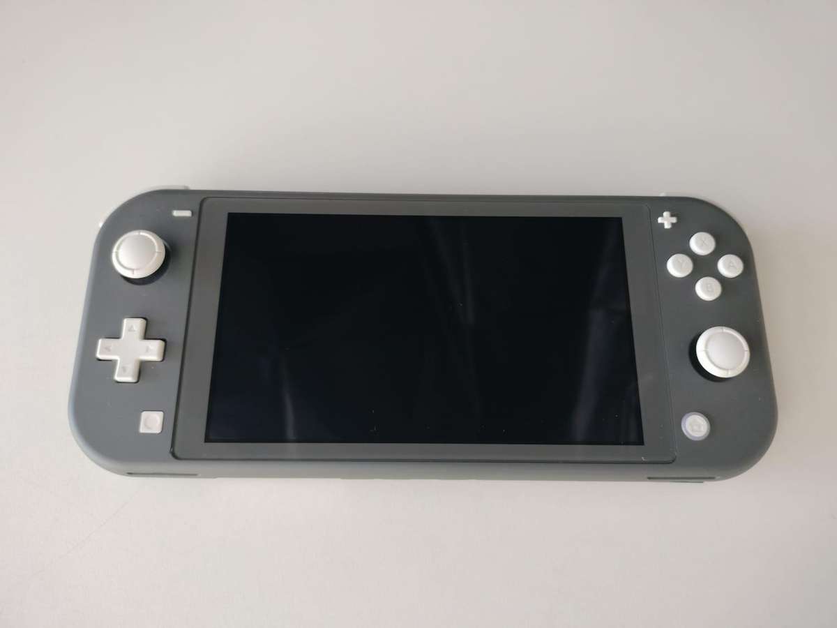 Switch Lite & Games & Accessories / 3x Games / Protective Cover / Carry Pouch / Screen Protector