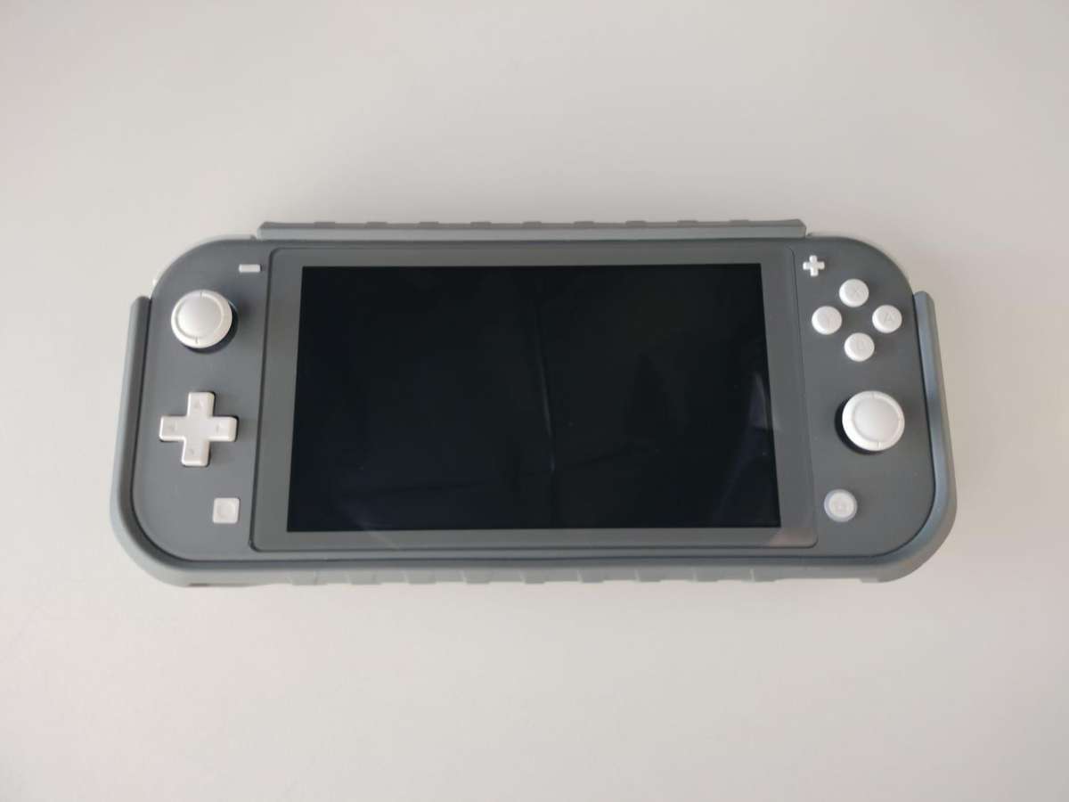 Switch Lite & Games & Accessories / 3x Games / Protective Cover / Carry Pouch / Screen Protector