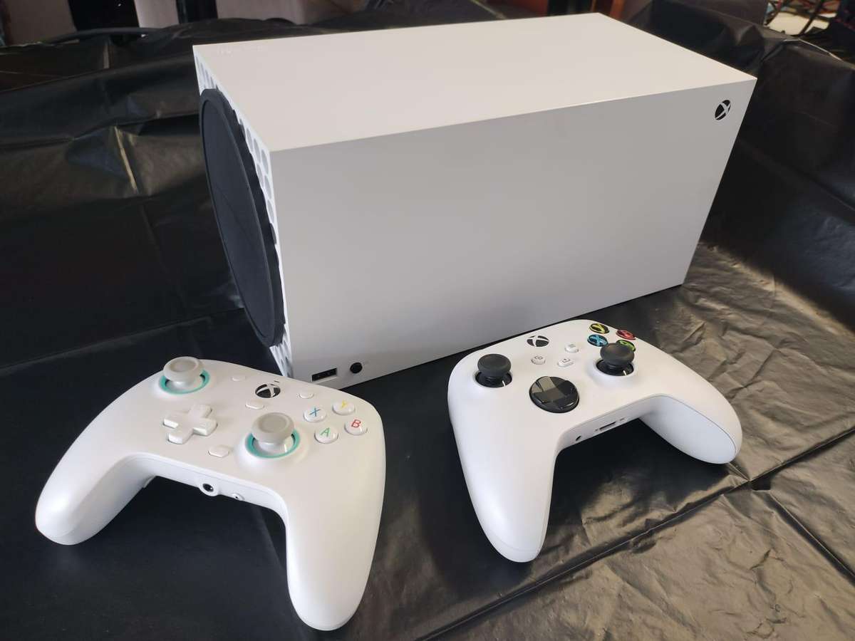 Xbox Series X (Digital) - White with 2 Controllers