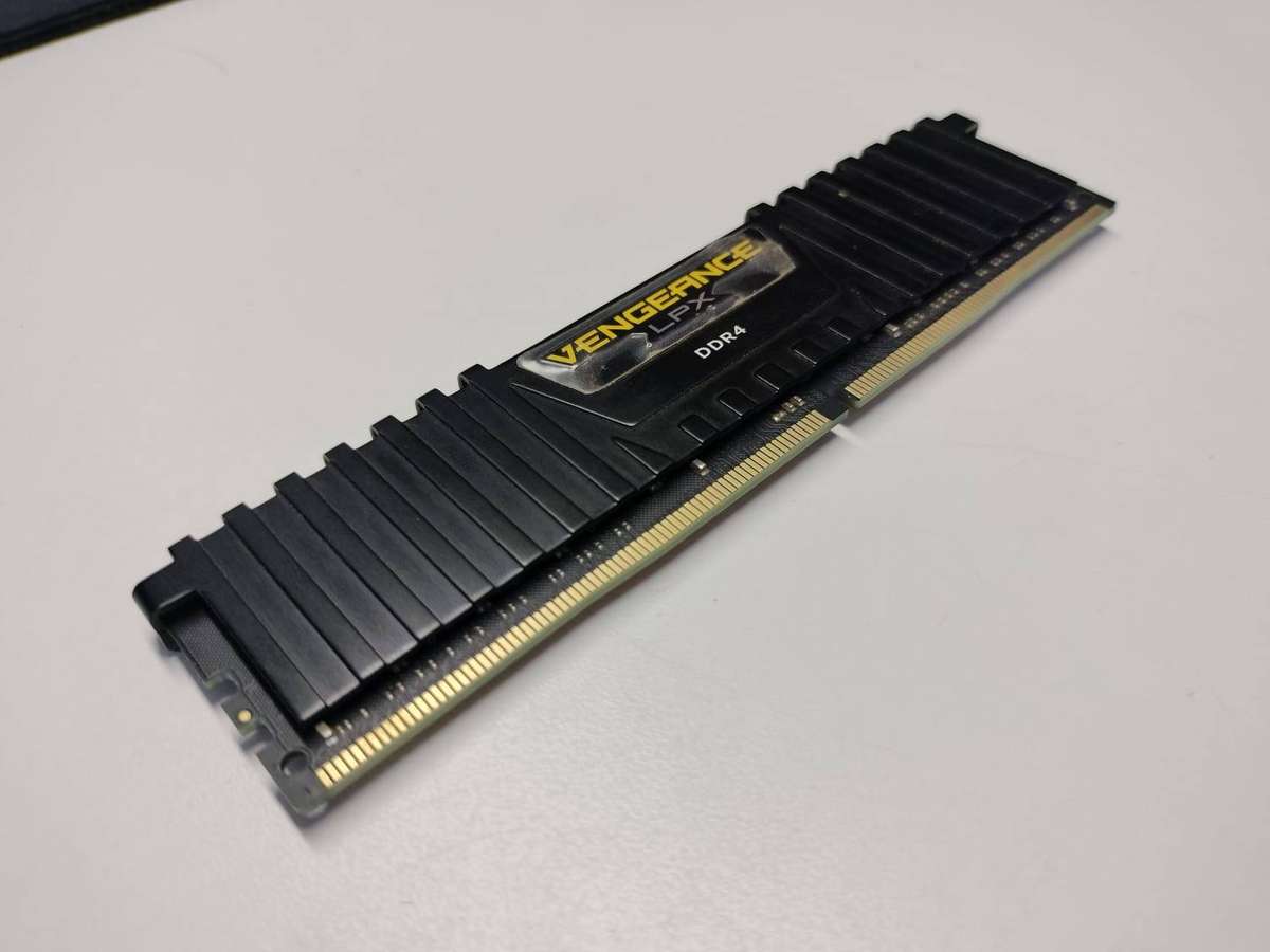16GB DDR4 2666 - CORSAIR VENGEANCE LPX