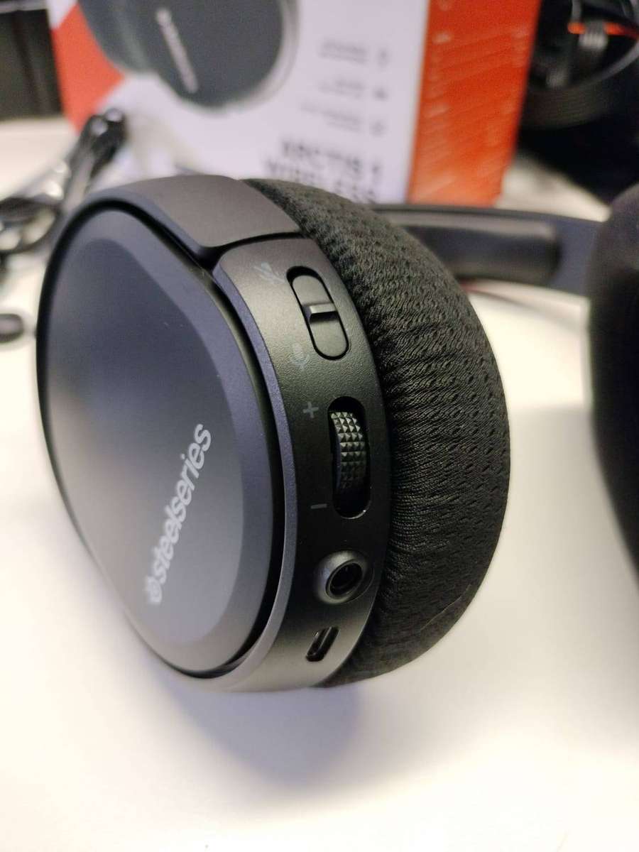 SteelSeries Arctis 1 Wireless Headset (PS5 Compatible)