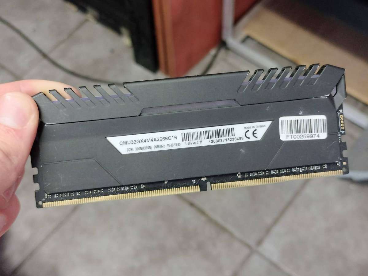 8gb DDR4 2666mhz - Corsair Vengeance LED