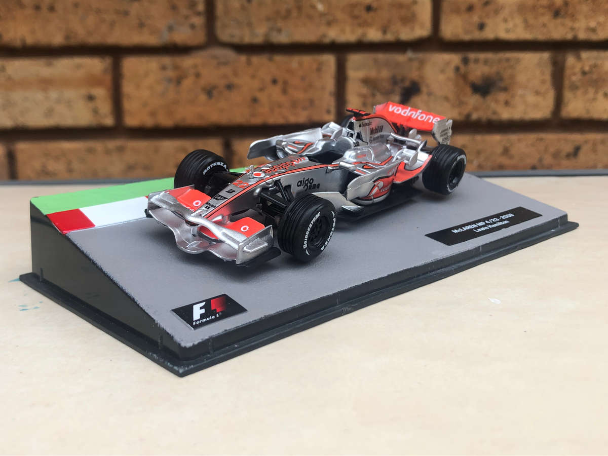 McLaren MP 4/23, 2008 (#22, Lewis Hamilton) model + magazine