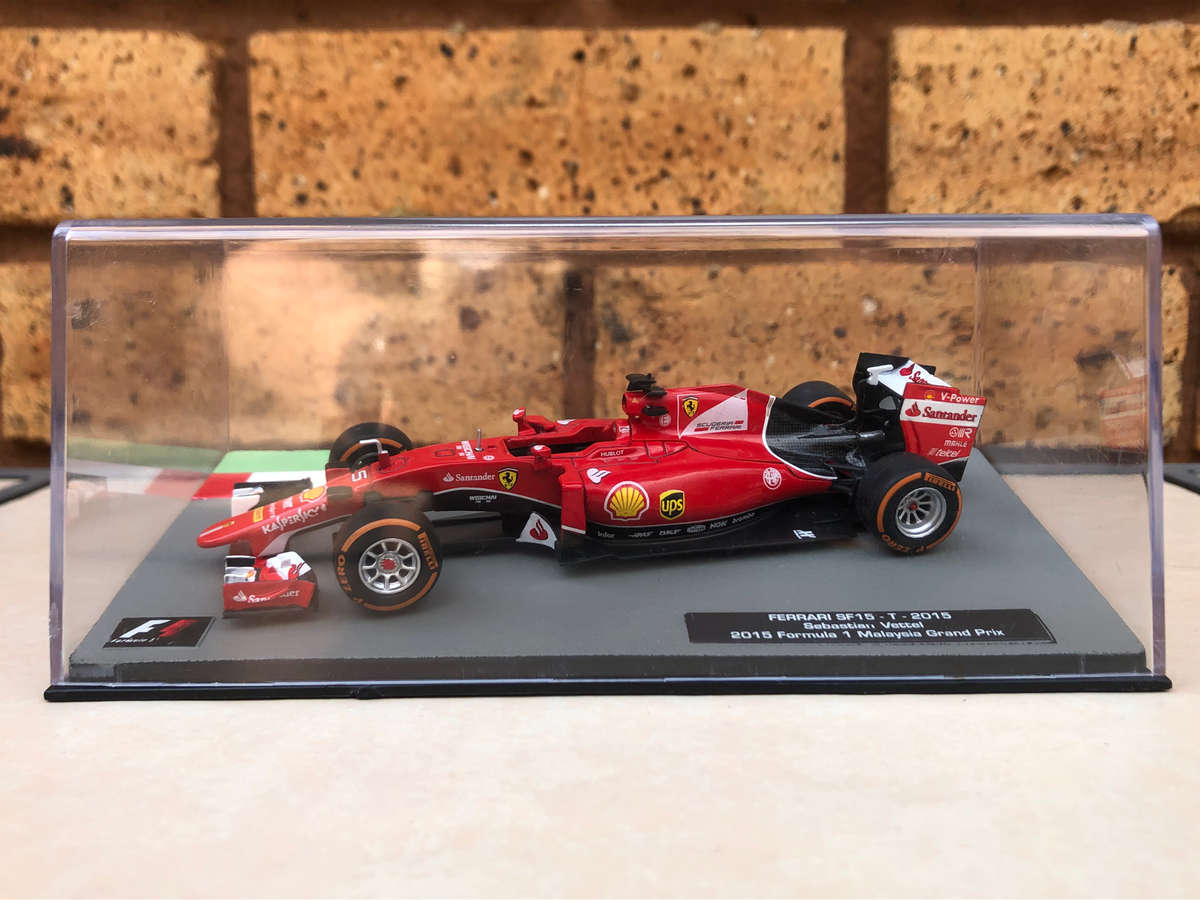 Ferrari SF15 - T, 2015 Malaysian GP (#5, Sebastian Vettel) + magazine
