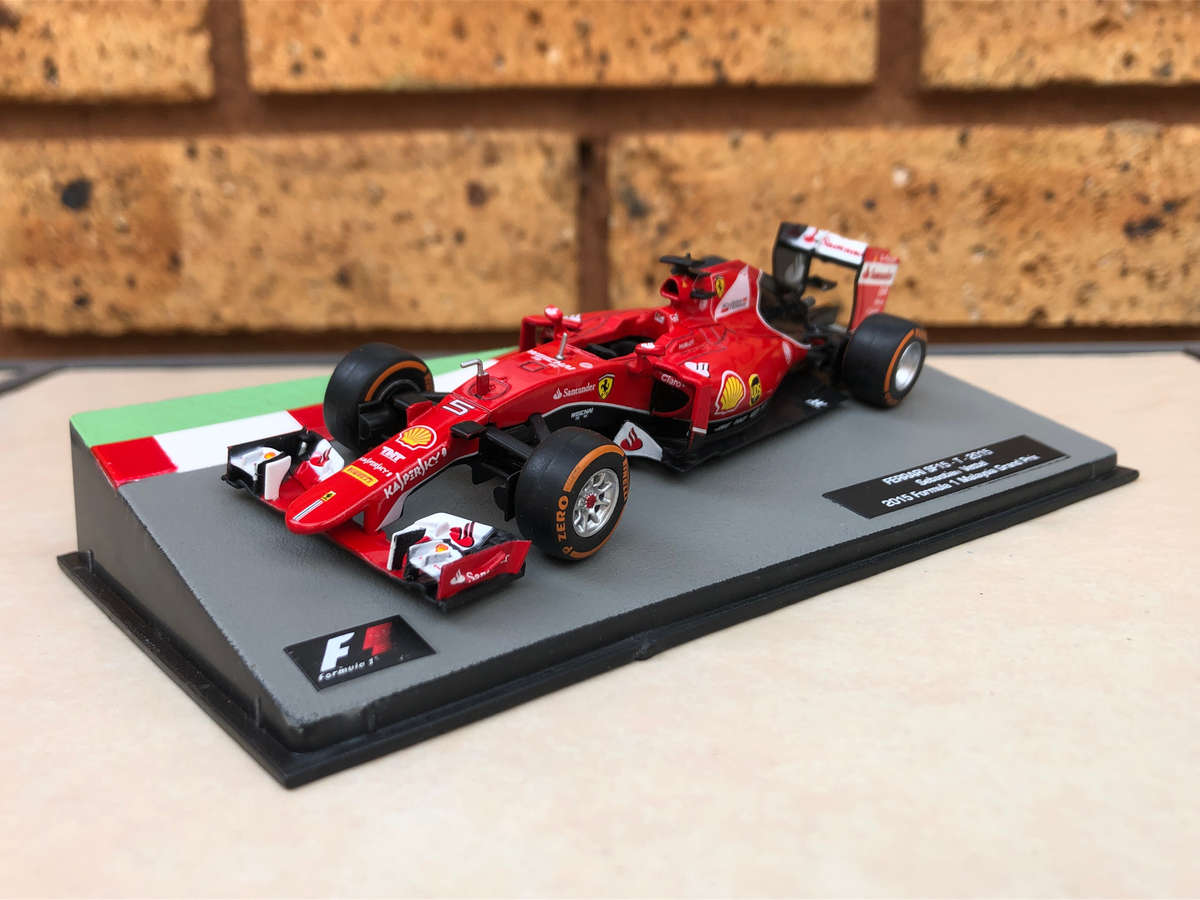 Ferrari SF15 - T, 2015 Malaysian GP (#5, Sebastian Vettel) + magazine