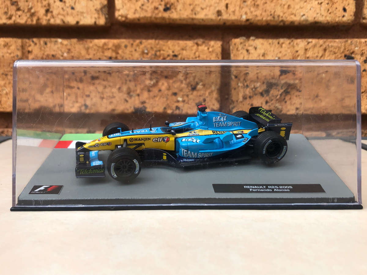 Renault R25, 2005 (#5, Fernando Alonso) + magazine