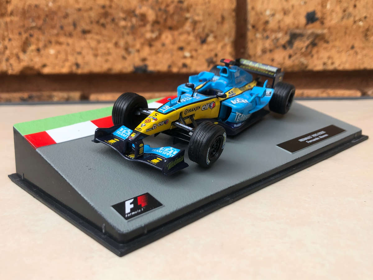 Renault R25, 2005 (#5, Fernando Alonso) + magazine