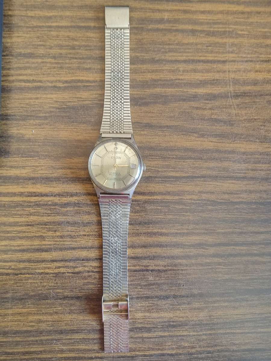 ANTIQUE WINDUP CITIZEN  CALANDER WRIST WATCH 17 JEWELS, WORKING