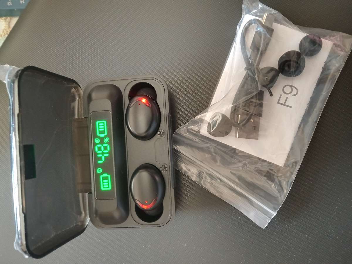 EARBUD WIRELESS WITH POWER BANK