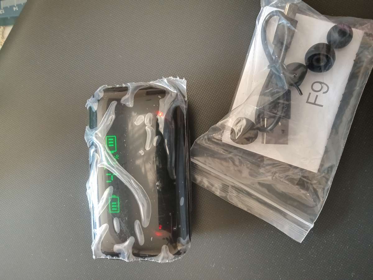 EARBUD WIRELESS WITH POWER BANK