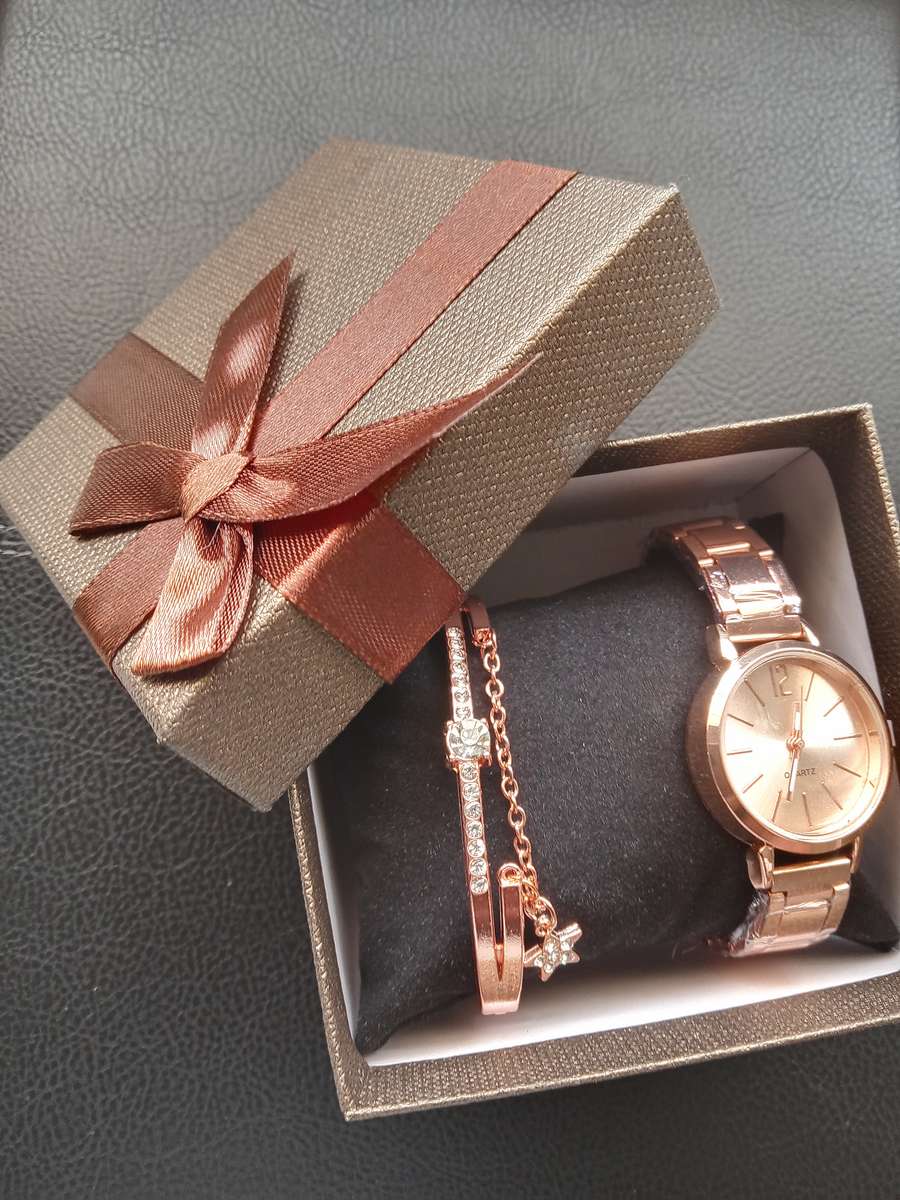 ELEGANT LADIES WATCH AND BRACLET SET