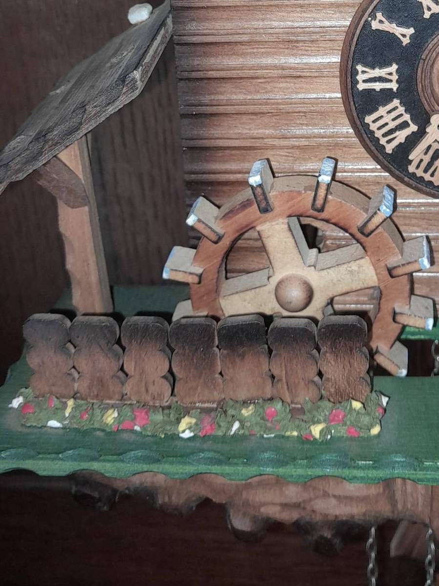 D Hones Traditional German Black Forest Cuckoo Clock