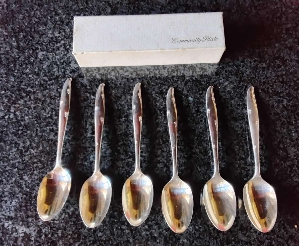 Community plate Cutlery Set Including 3 Piece Carving Set - 57 Pieces