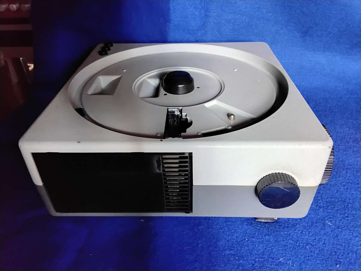 Kodak Carousel Slide projector S - Vintage 1960's with Case
