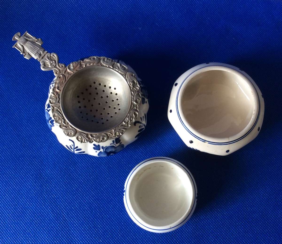 Delft Blauw  Holland New Silver Tea Strainer and Drip Bowl Plus 2 Small Delft Blue Bowls