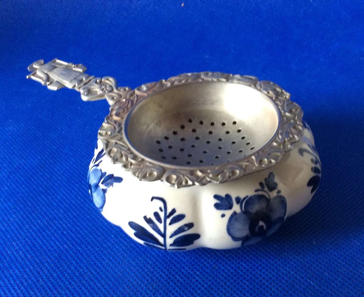 Delft Blauw  Holland New Silver Tea Strainer and Drip Bowl Plus 2 Small Delft Blue Bowls