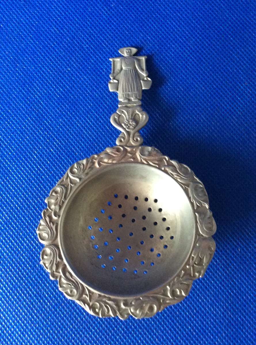 Delft Blauw  Holland New Silver Tea Strainer and Drip Bowl Plus 2 Small Delft Blue Bowls