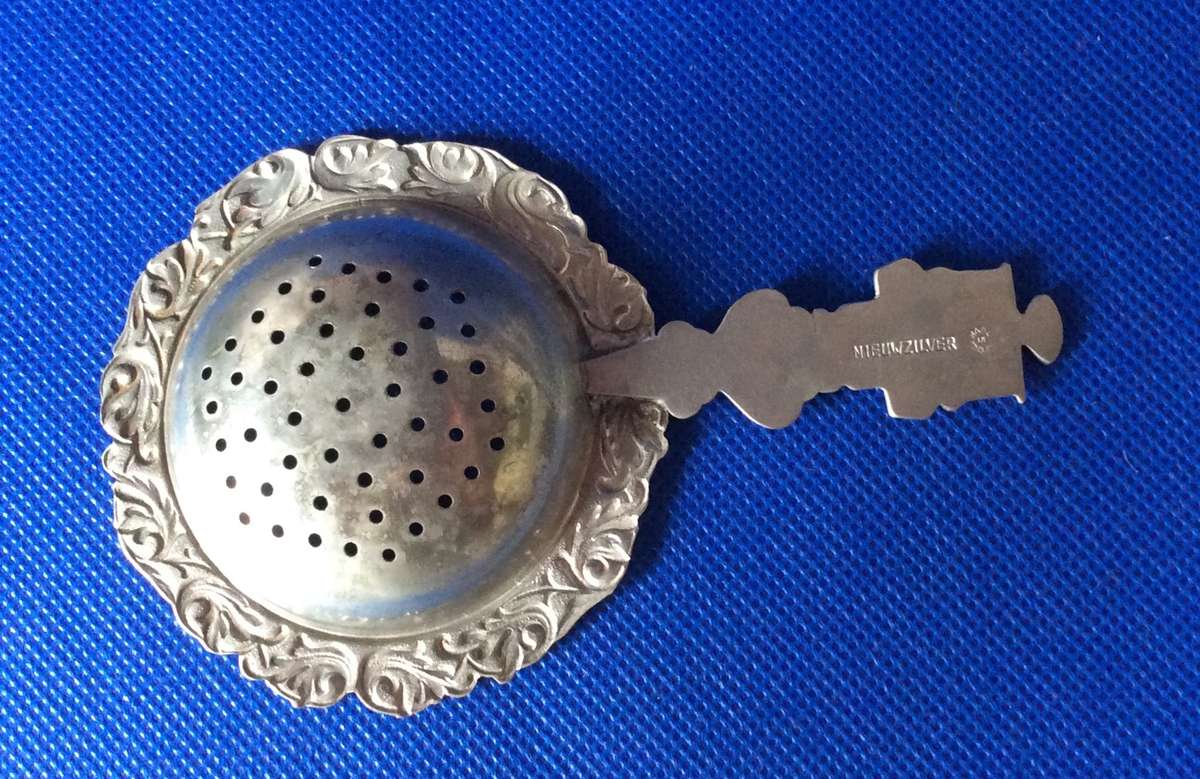 Delft Blauw  Holland New Silver Tea Strainer and Drip Bowl Plus 2 Small Delft Blue Bowls