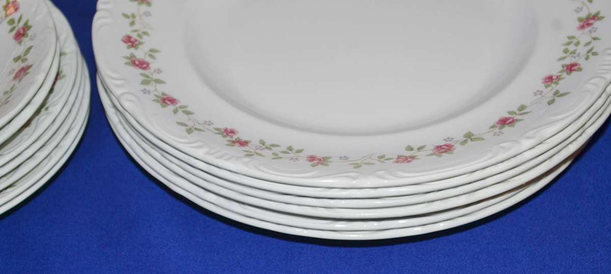 Pontessa Ironstone Spain - Part Dinner Service  49 Pieces 1970s