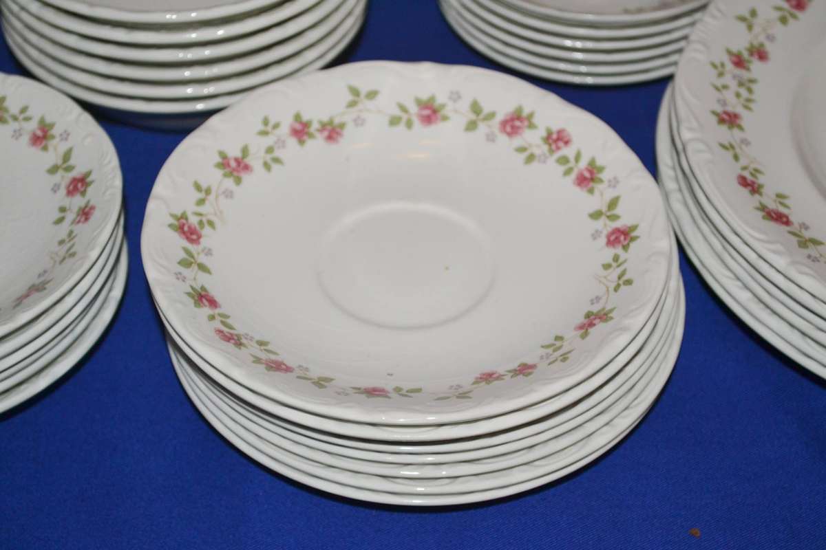 Pontessa Ironstone Spain - Part Dinner Service  49 Pieces 1970s
