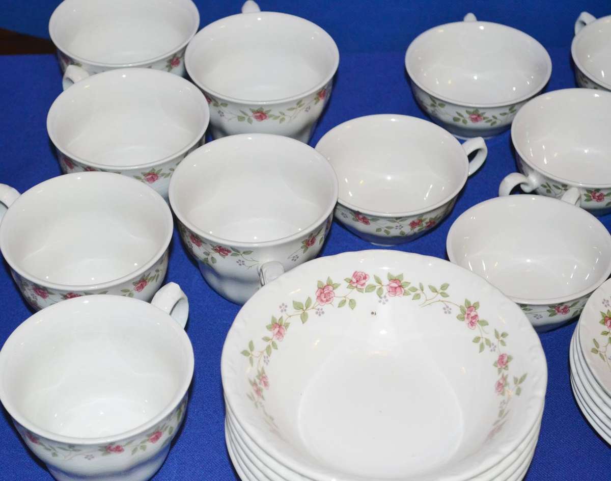 Pontessa Ironstone Spain - Part Dinner Service  49 Pieces 1970s