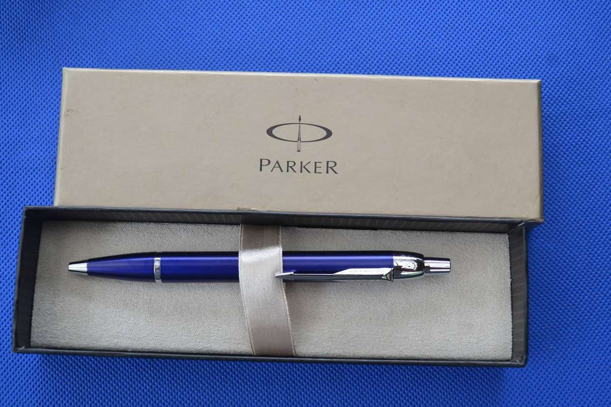 Selection of Five Vintage Parker Pens