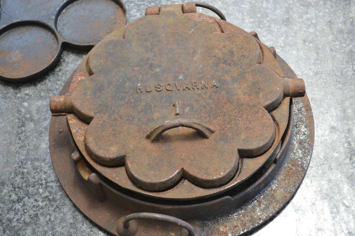 Vintage Husqvarna No 1 Cast Iron Heart Shape Waffle Iron & Cast Iron Multi Portion Fry Pan