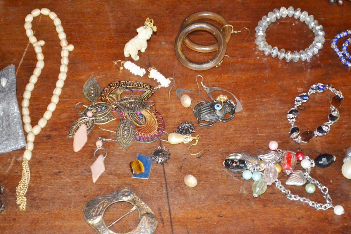 Large Selection of Assorted Vintage and Costume Jewellery