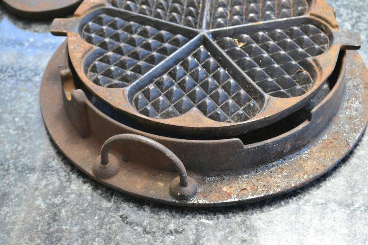 Vintage Husqvarna No 1 Cast Iron Heart Shape Waffle Iron & Cast Iron Multi Portion Fry Pan