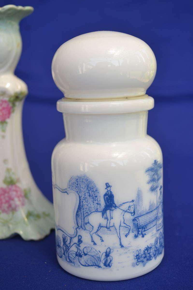 Assorted Vintage Porcelain Items - 5 Pieces