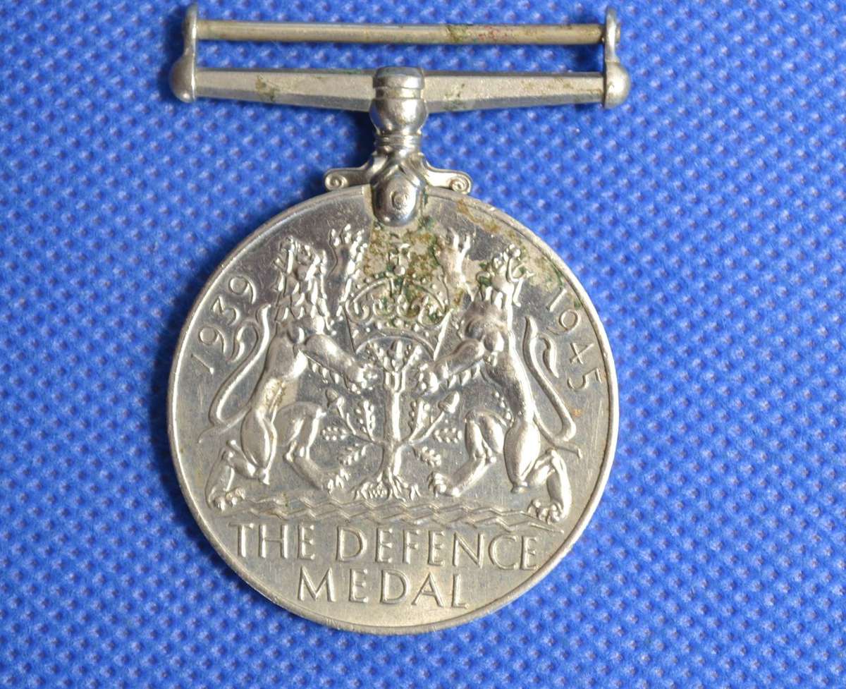 1939 - 1945 Great Britain World War II Defence Medal