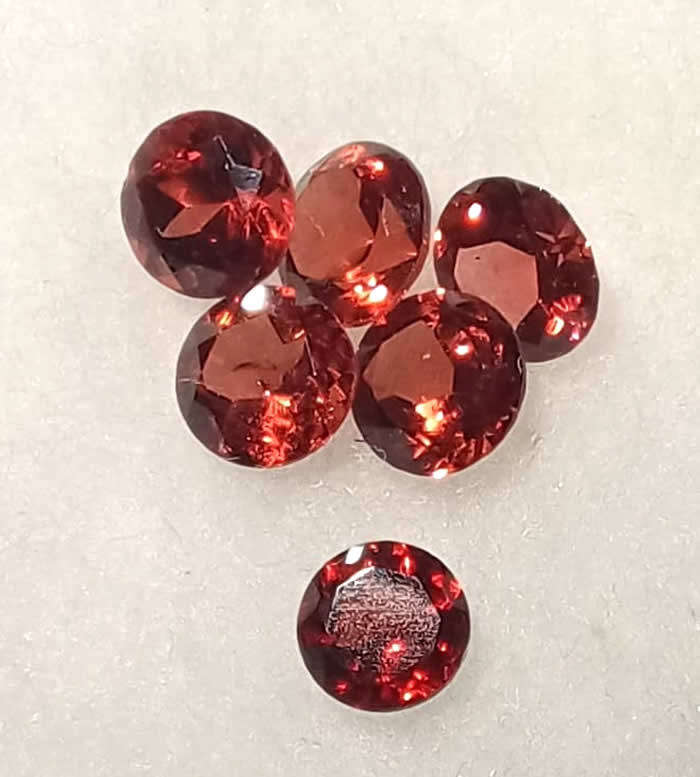 Garnet - Faceted Round Cut Parcel of 5 - 1,14cts