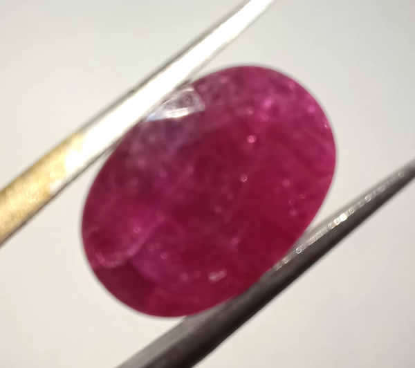 Ruby - Pigeon Blood Red Oval Cut  - 3,29cts