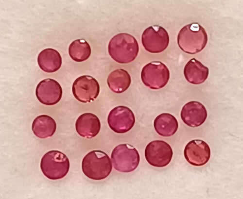 RUBY Parcel of 20 - Dazzling Round Facet Pigeon Blood Red - 0,14cts
