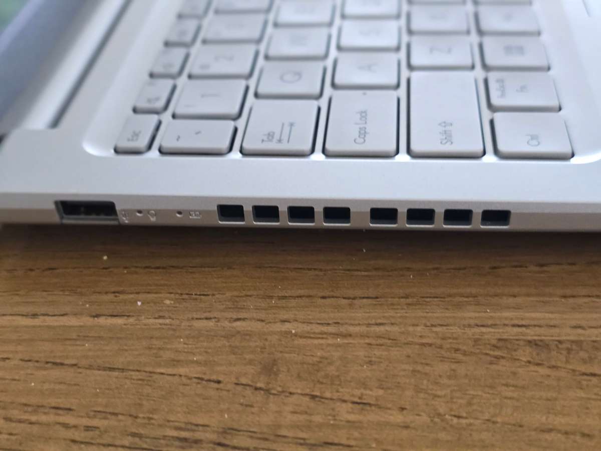 Asus Vivobook 15X OLED M1503