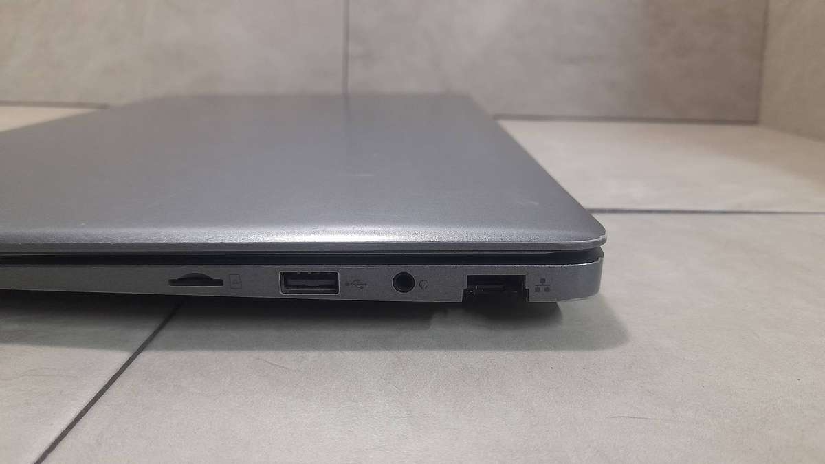 Dixon Laptop / Celeron / 4GB RAM / 120GB SSD / 15.6: LED / Win 10