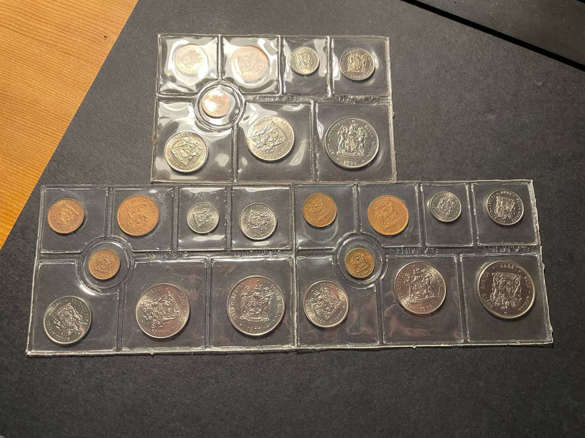 Original SA mint sealed 1977 Uncirculated mint pack from R1 to 1/2 cent - 3x available