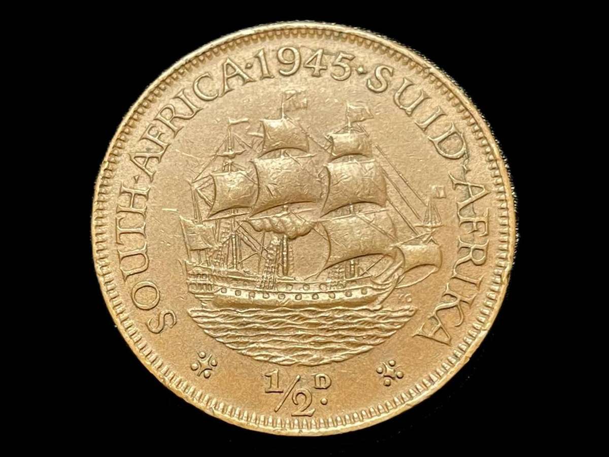 Scarce error 1945 SA Union ½ penny coin - Reverse cracked die error variety